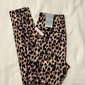 NWT. Victoria’s Secret 7/8 leggings. Small